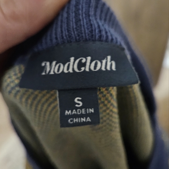 MODCLOTH Throwback Blooms Short Sleeve Sweater. Size small - Picture 4 of 12